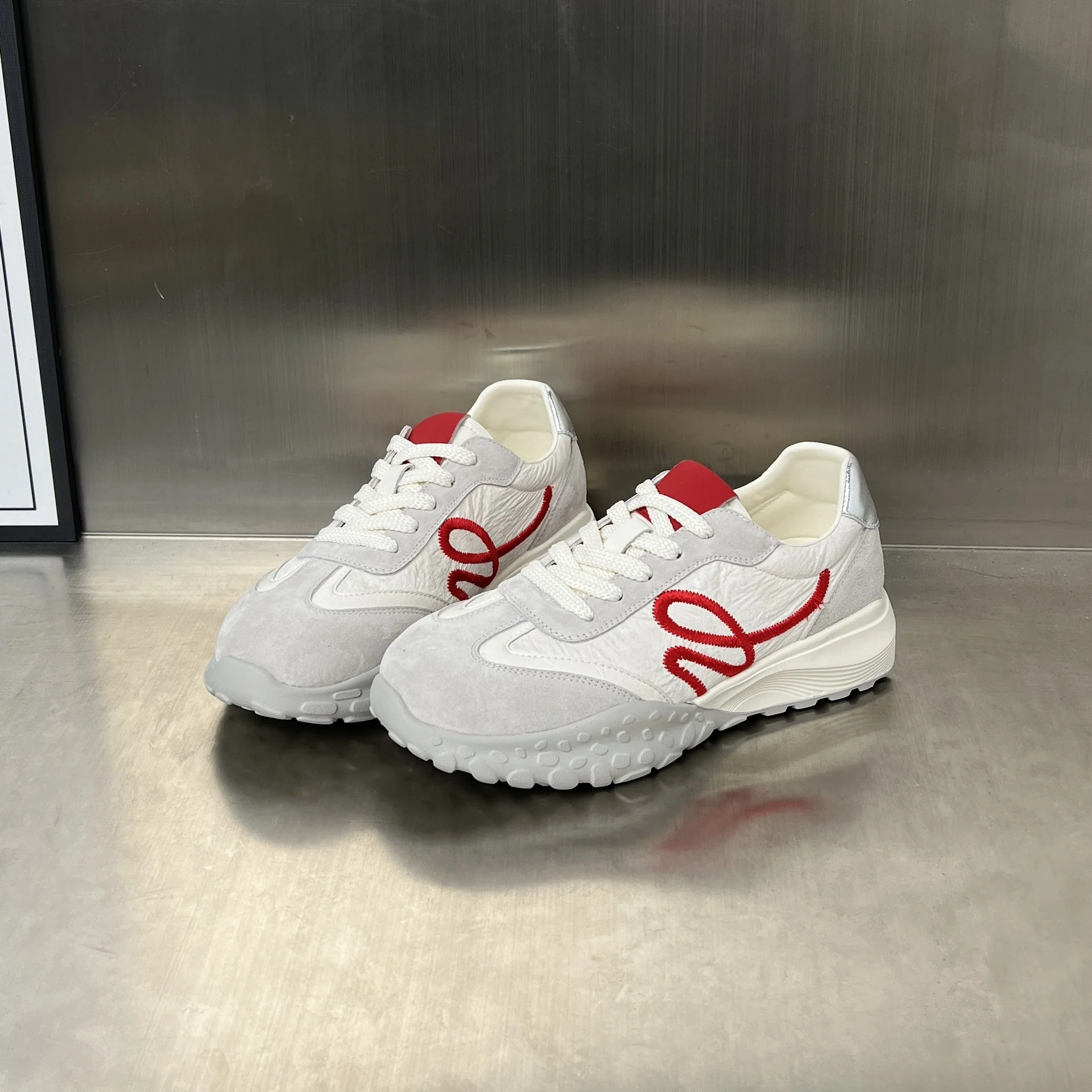 Damen Sportliche Sneakers mit gepolstertem Futter und rutschfester Laufsohle Heidi Mode - Image 4