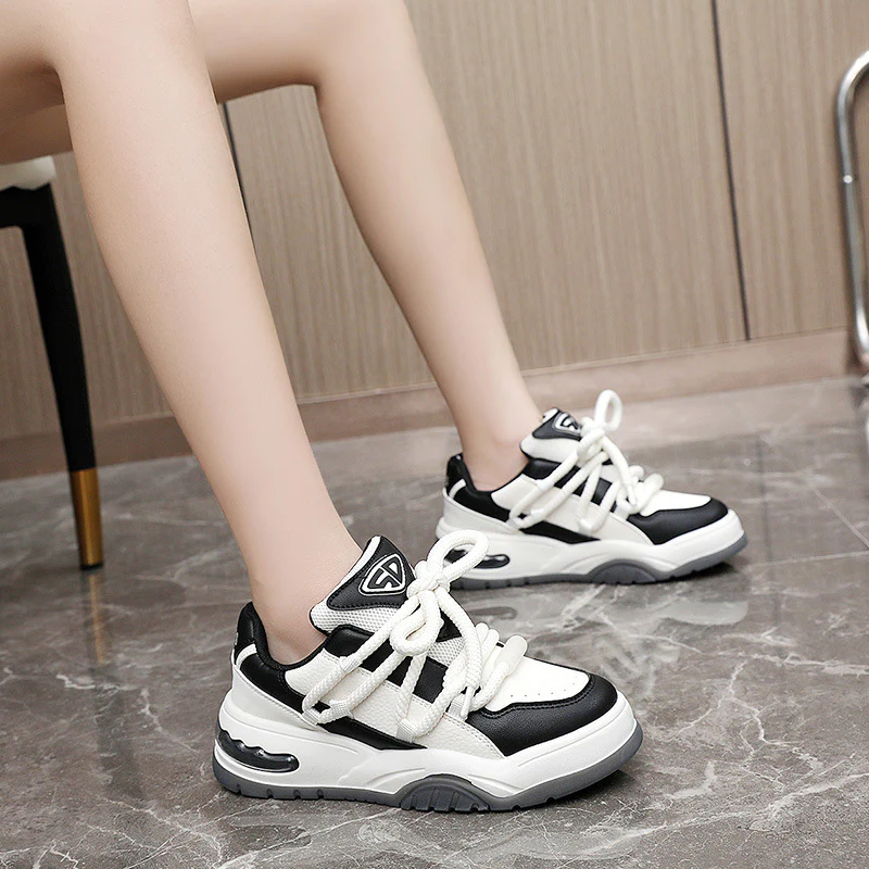 Damen Sportliche Sneakers mit gepolstertem Futter und stabiler Laufsohle Heidi Mode - Image 3