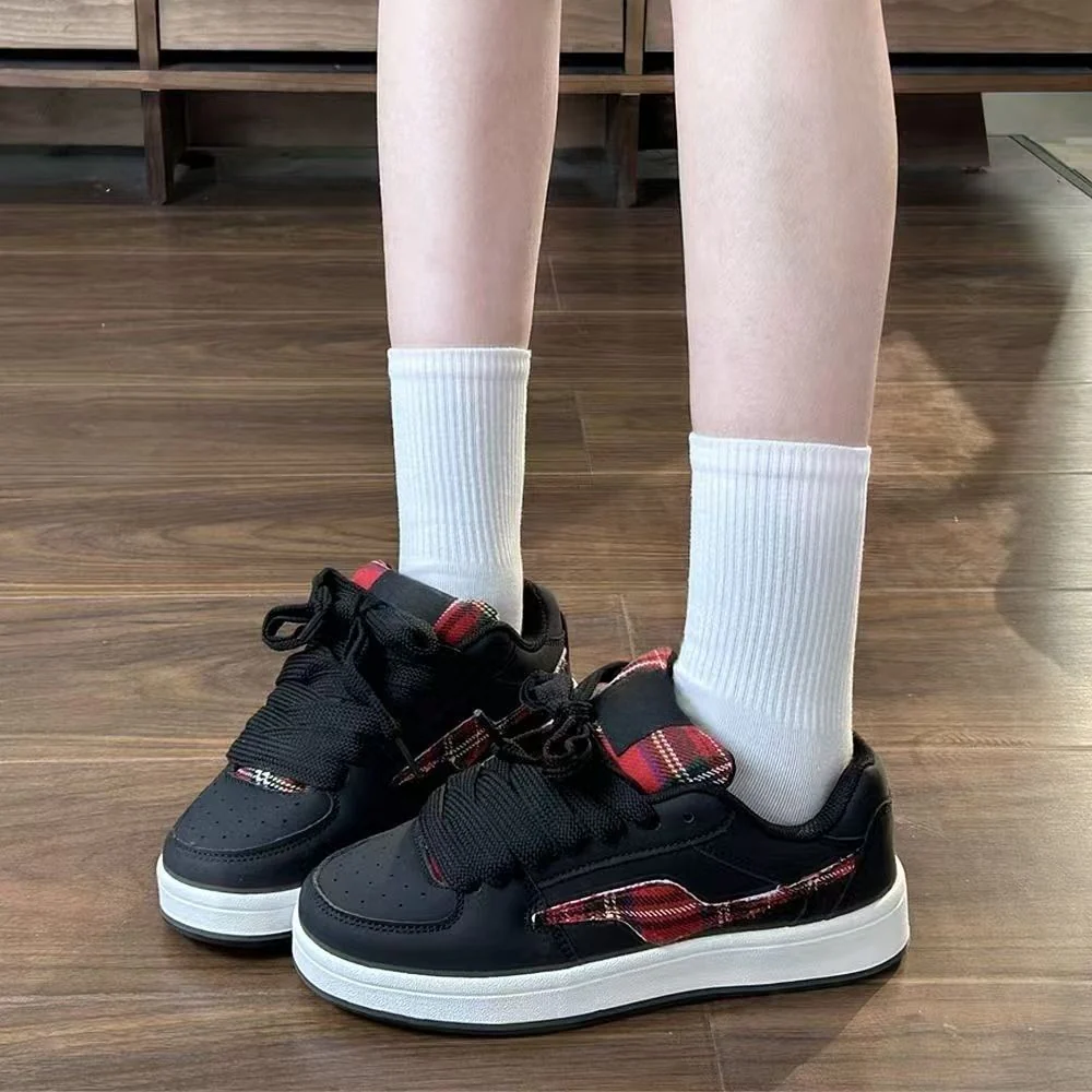 Damen sportliche Sneakers mit gepolsterter Innensohle und elastischem Schnürsystem Heidi Mode - Image 4