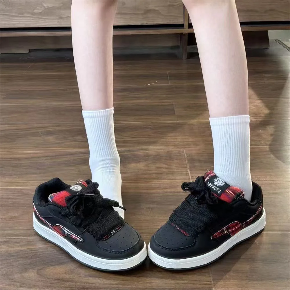 Damen sportliche Sneakers mit gepolsterter Innensohle und elastischem Schnürsystem Heidi Mode - Image 6