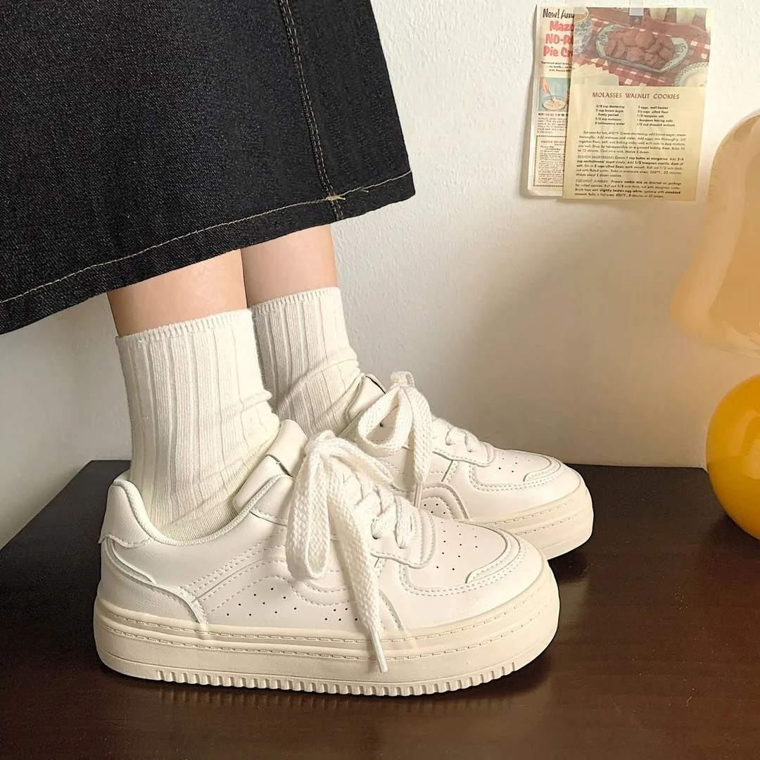 Damen Sportliche Sneakers mit gepolsterter Laufsohle und markantem Design Heidi Mode - Image 2