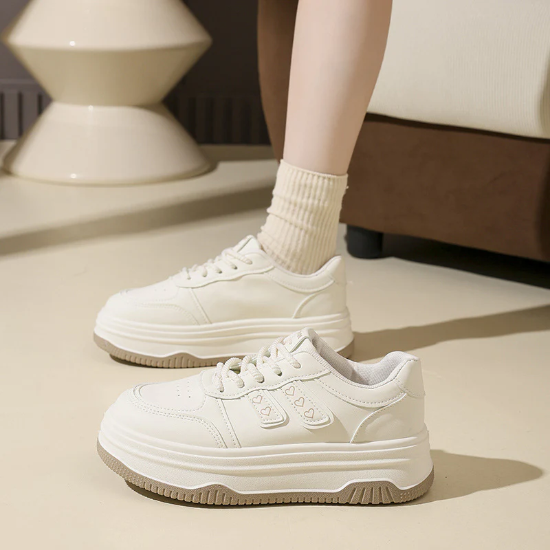 Damen Sportliche Sneakers mit gepolsterter Laufsohle und modischem Design Heidi Mode - Image 3