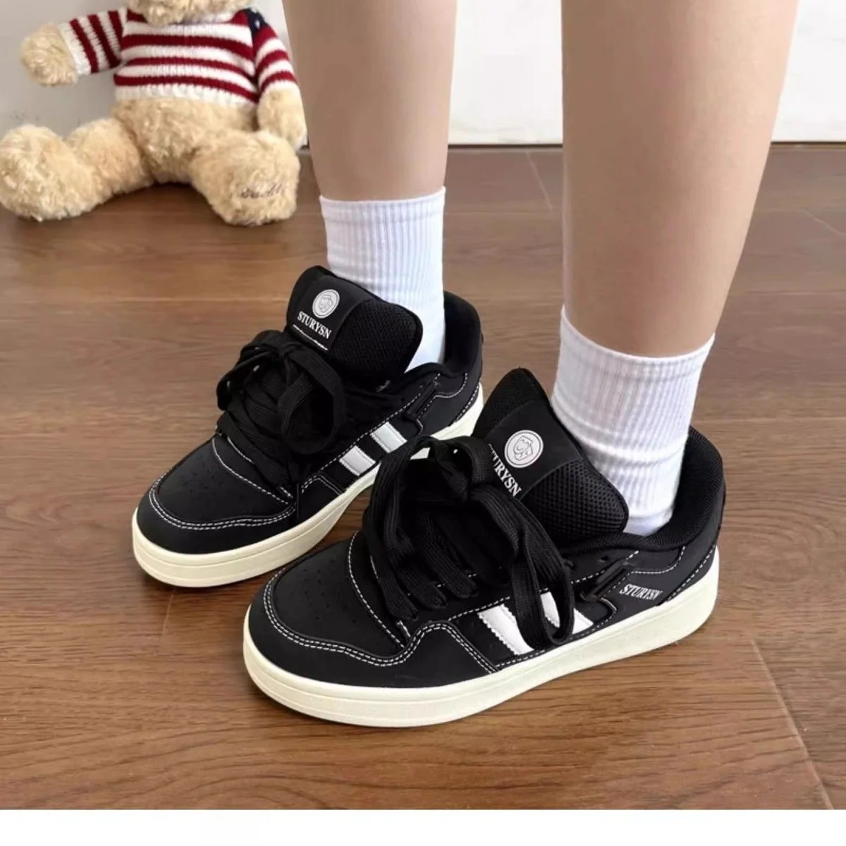 Damen Sportliche Sneakers mit gepolsterter Sohle und stylishem Design Heidi Mode - Image 3