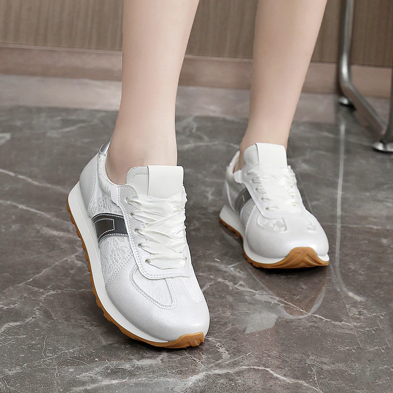 Damen sportliche Sneakers mit glänzenden Akzentdetails und atmungsaktiver Obermaterialstruktur Heidi Mode - Image 3