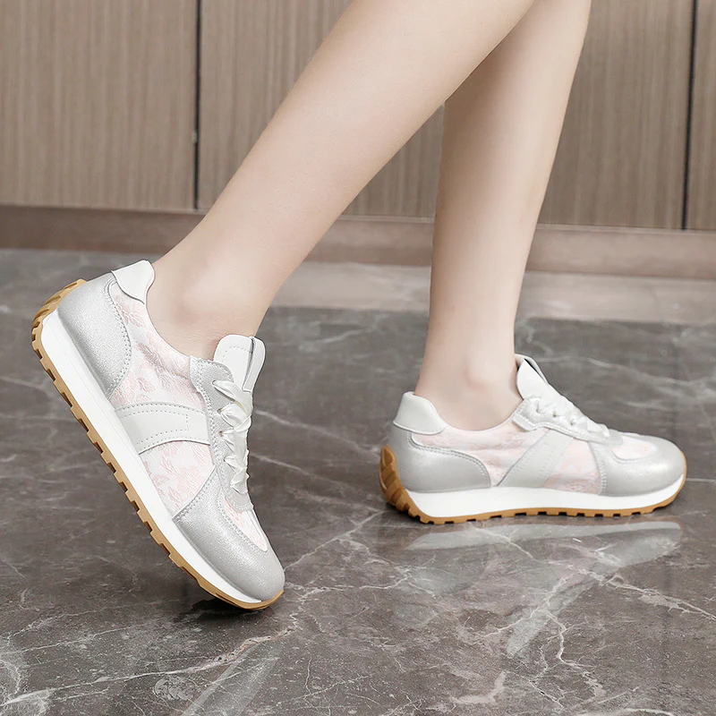 Damen sportliche Sneakers mit glänzenden Akzentdetails und atmungsaktiver Obermaterialstruktur Heidi Mode - Image 4