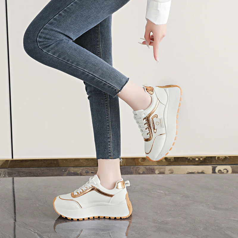 Damen Sportliche Sneakers mit glänzenden Akzenten und dämpfendem Profil Heidi Mode - Image 4