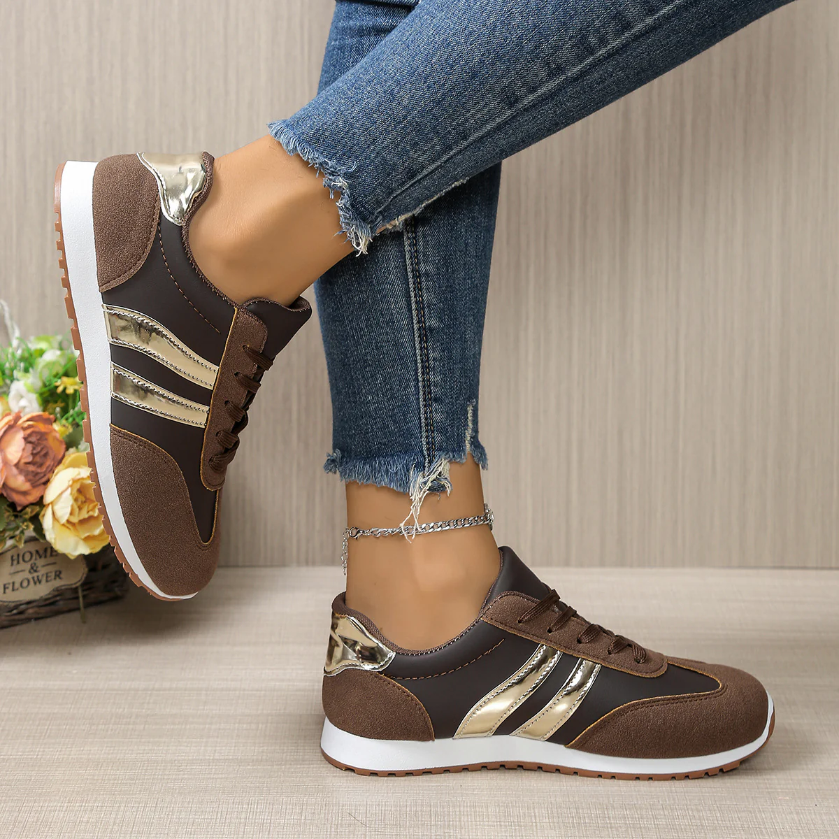 Damen Sportliche Sneakers mit Glitzerakzenten Heidi Mode - Image 2