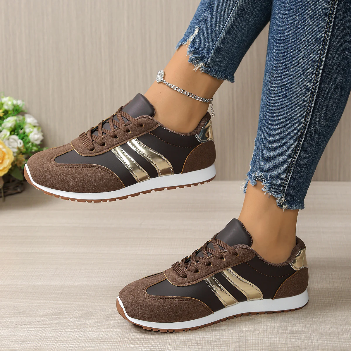 Damen Sportliche Sneakers mit Glitzerakzenten Heidi Mode - Image 4