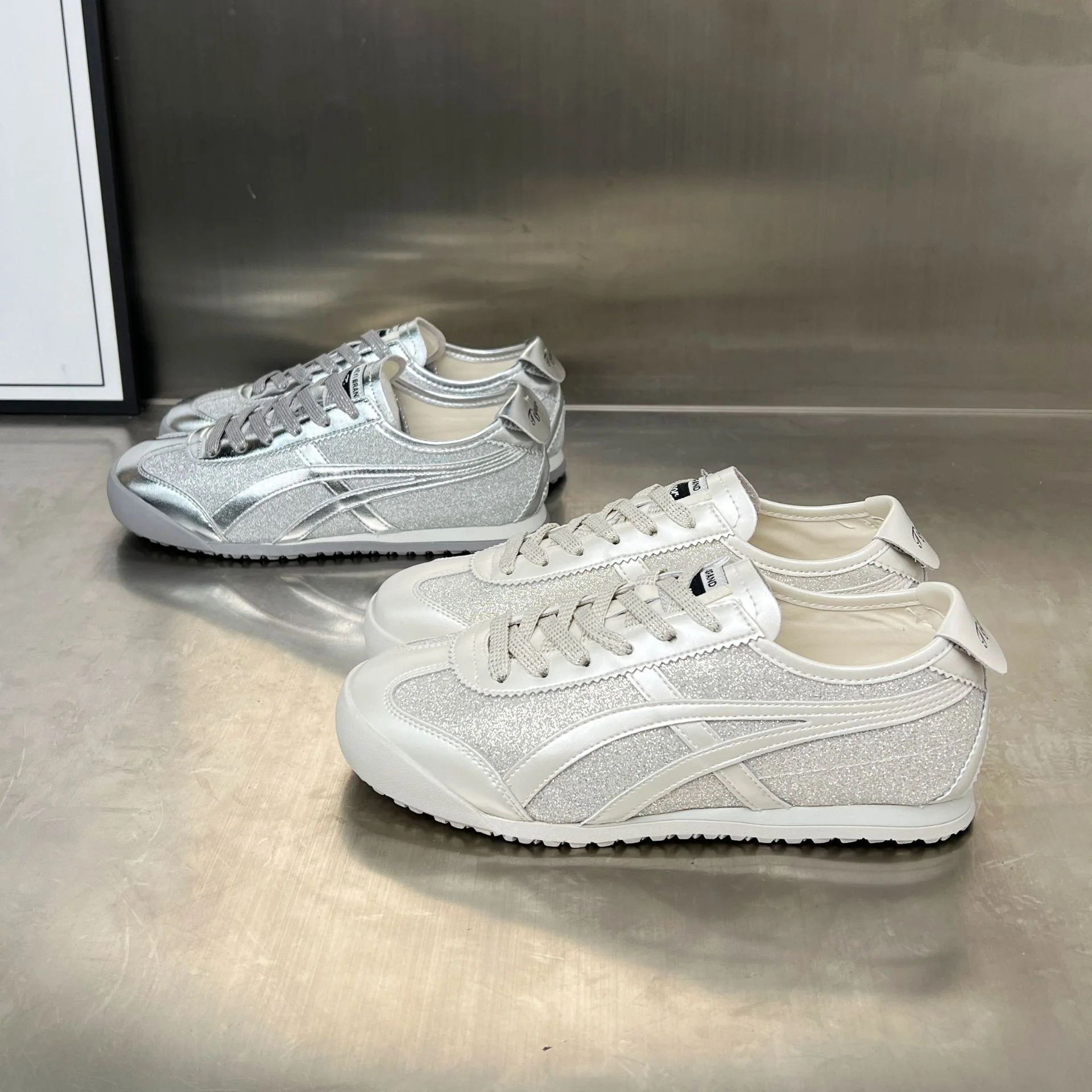 Damen Sportliche Sneakers mit glitzerndem Obermaterial und rutschfester Sohle Heidi Mode - Image 3