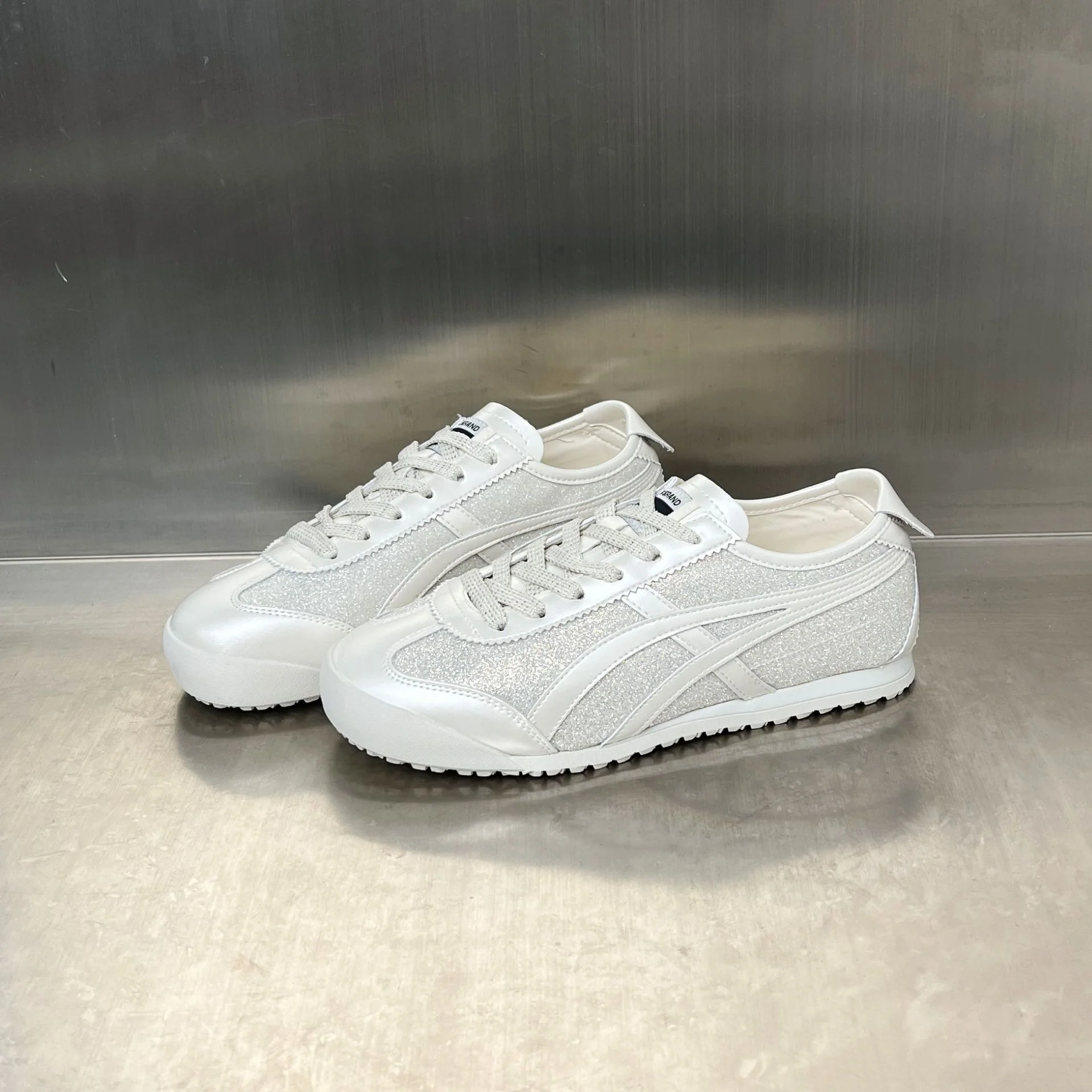 Damen Sportliche Sneakers mit glitzerndem Obermaterial und rutschfester Sohle Heidi Mode - Image 7