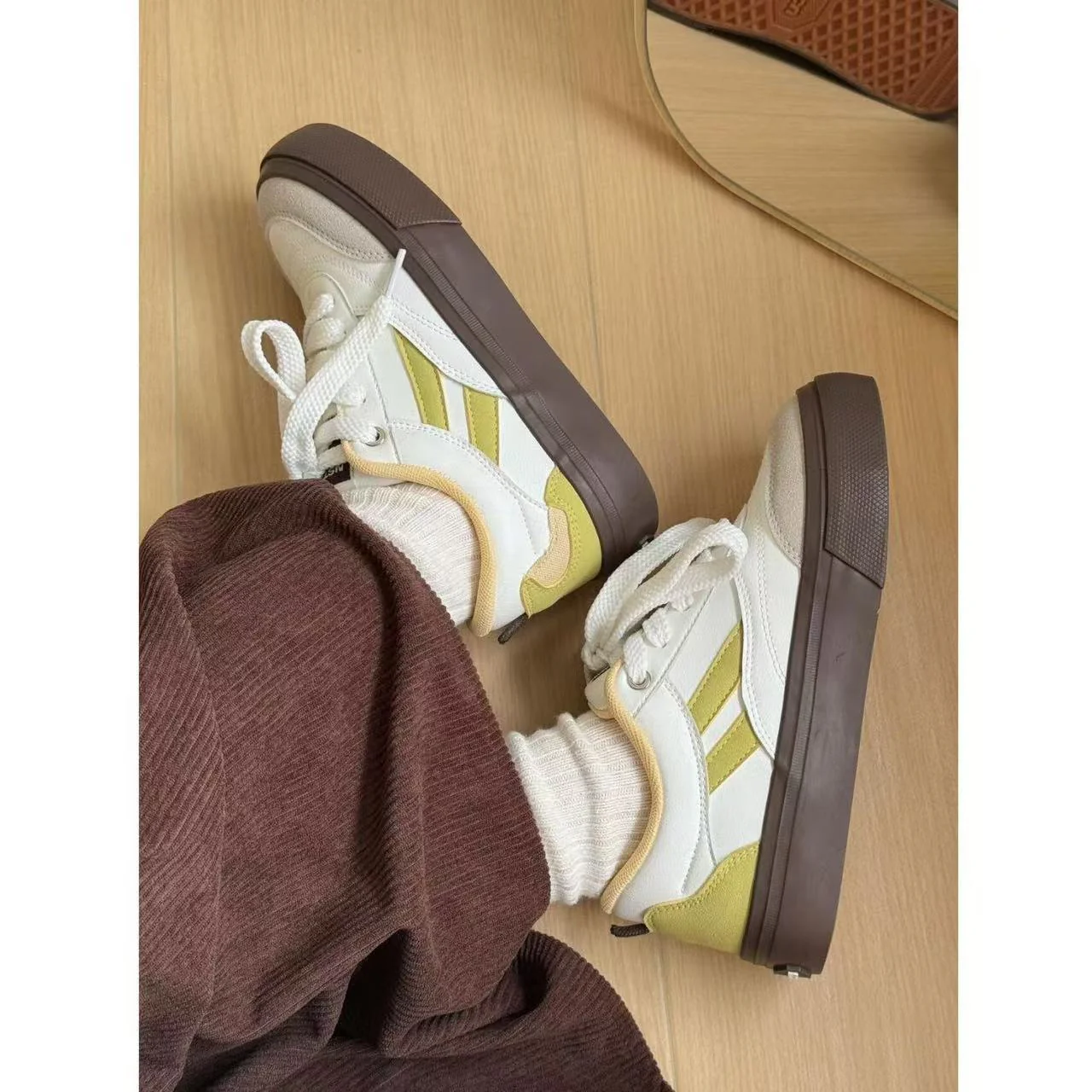 Damen Sportliche Sneakers mit hochkomfortabler Dämpfung und modischem Design Heidi Mode - Image 2