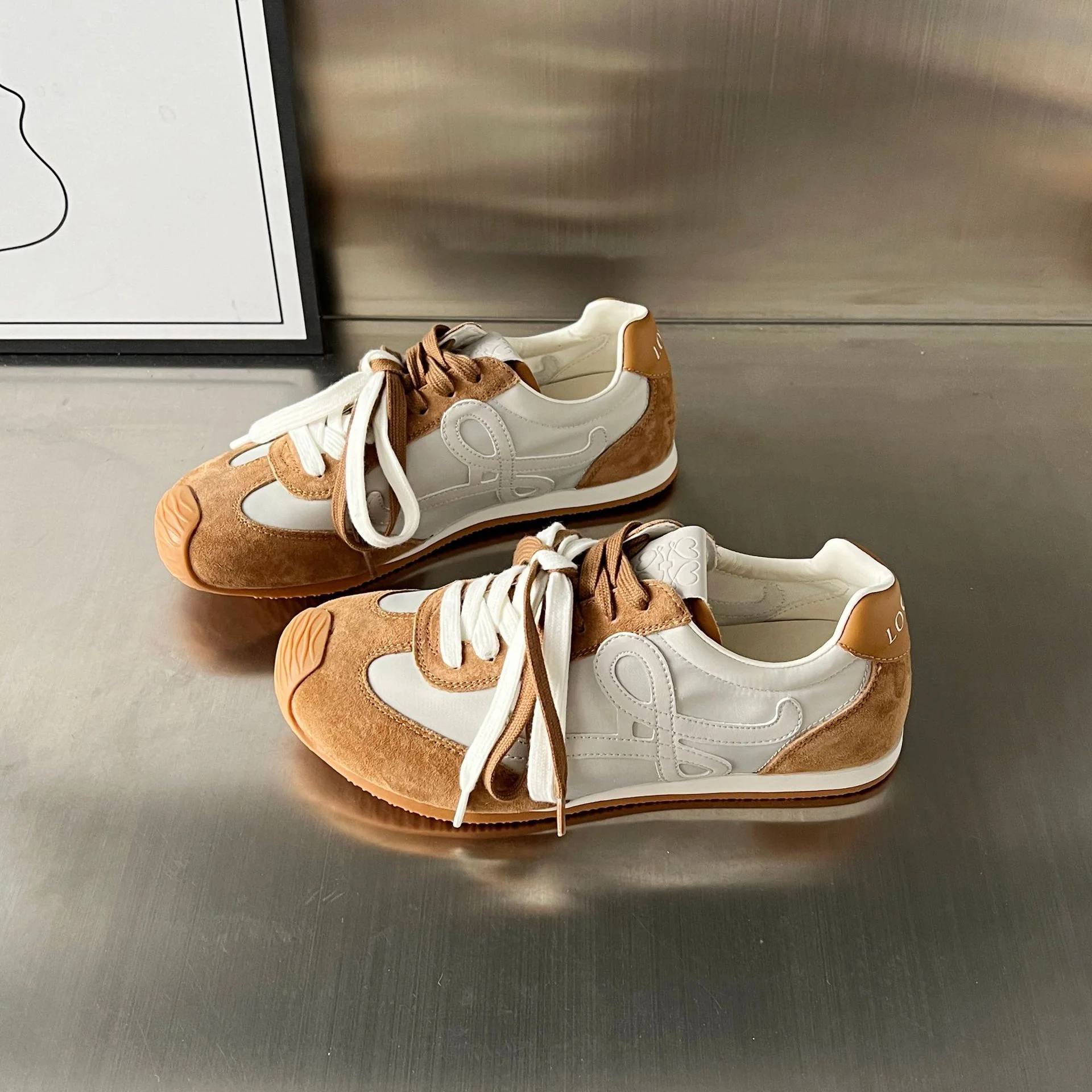 Damen Sportliche Sneakers mit hochwertigem Wildleder und atmungsaktivem Obermaterial Heidi Mode - Image 4