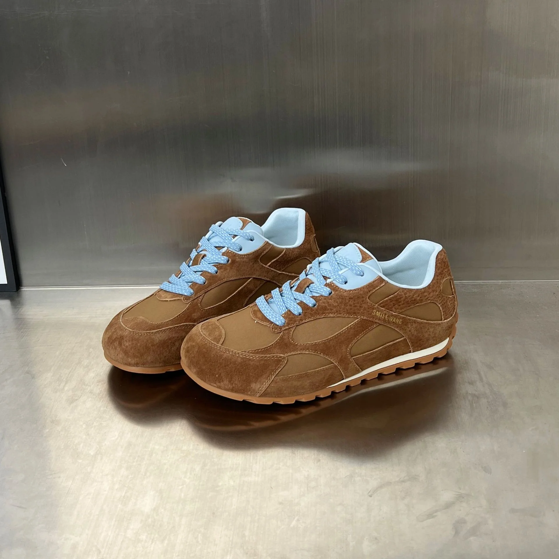 Damen Sportliche Sneakers mit hochwertigem Wildleder und innovativem Dämpfungssystem Heidi Mode - Image 6