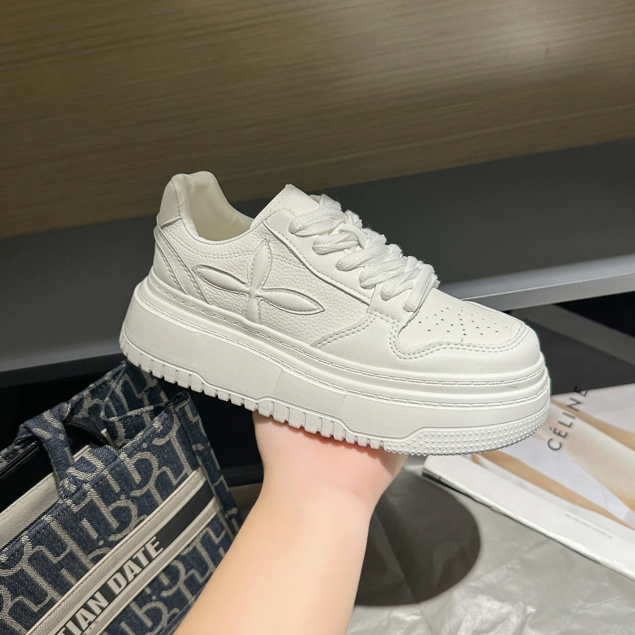 Damen sportliche Sneakers mit hohem Plateau-Heel und kunstleder Oberfläche Heidi Mode - Image 6