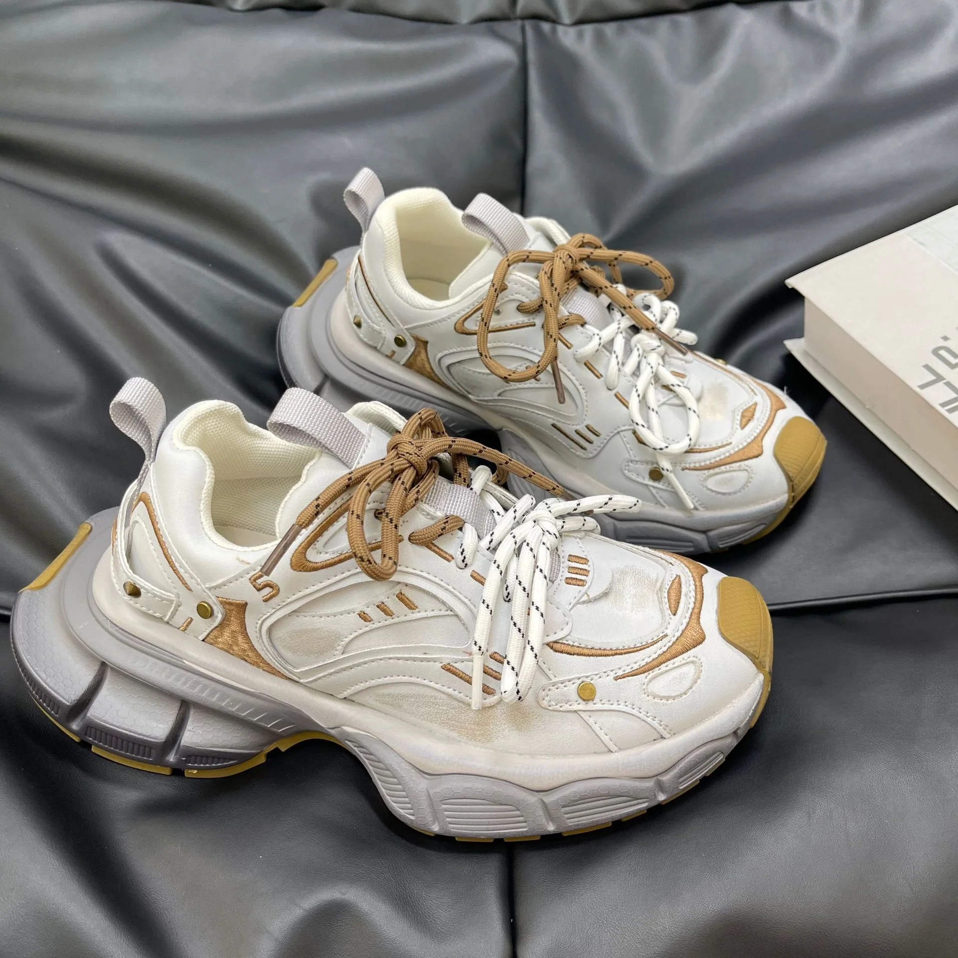 Damen Sportliche Sneakers mit innovativem Dämpfungssystem und modischem Design Heidi Mode - Image 4