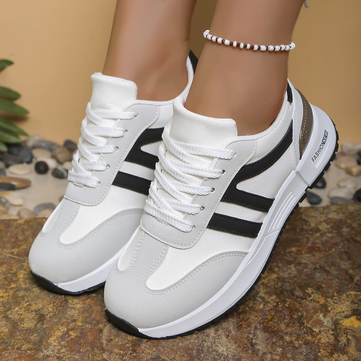 Damen Sportliche Sneakers mit innovativem Design und flexiblem Sohlenprofil Heidi Mode
