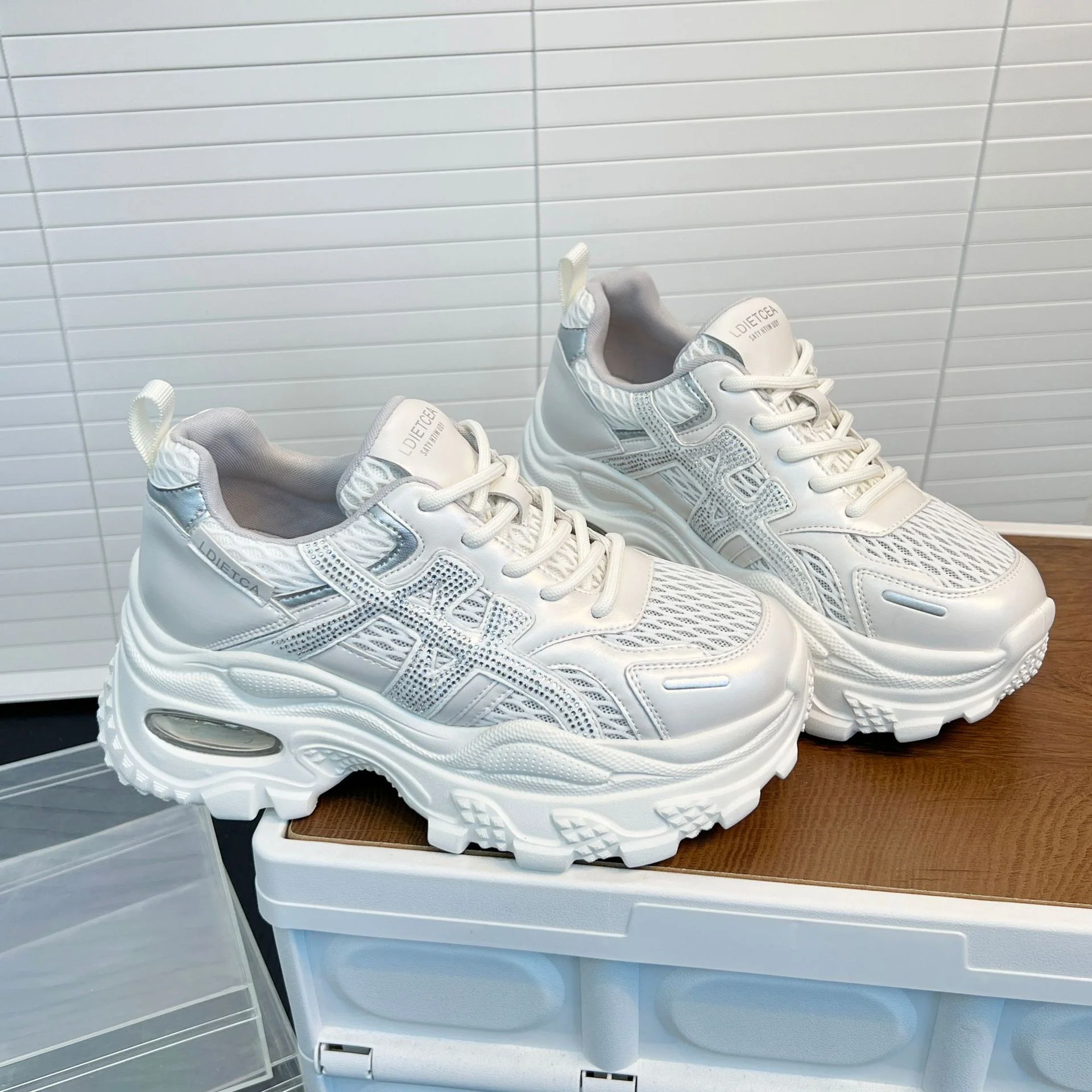 Damen Sportliche Sneakers mit innovativem Mesh-Design und modischer Plattformsohle Heidi Mode - Image 4