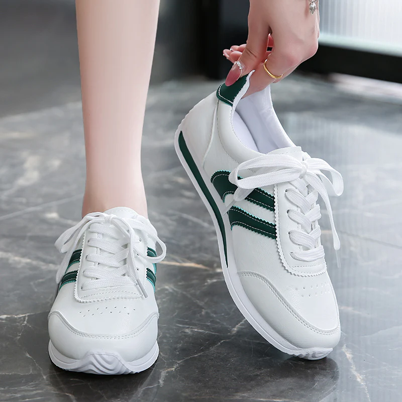 Damen Sportliche Sneakers mit klassischem Design und atmungsaktiver Oberflächenstruktur Heidi Mode - Image 2