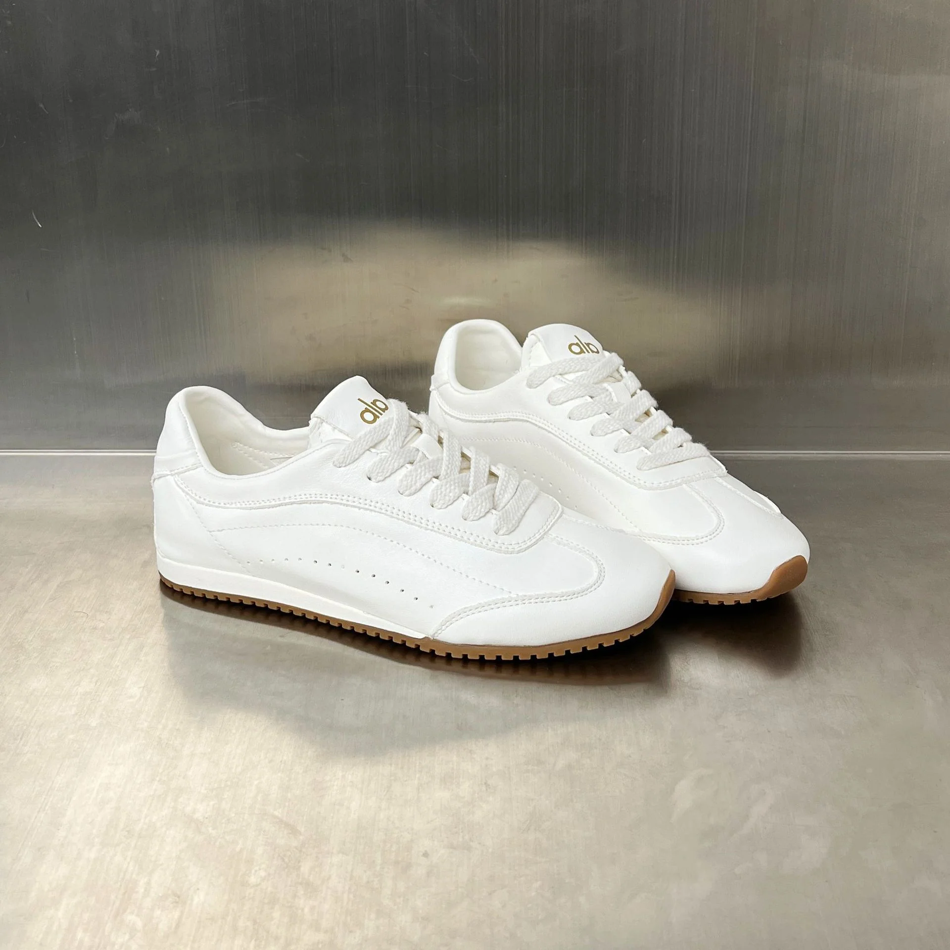 Damen Sportliche Sneakers mit klassischem Design und atmungsaktiver Struktur Heidi Mode - Image 3