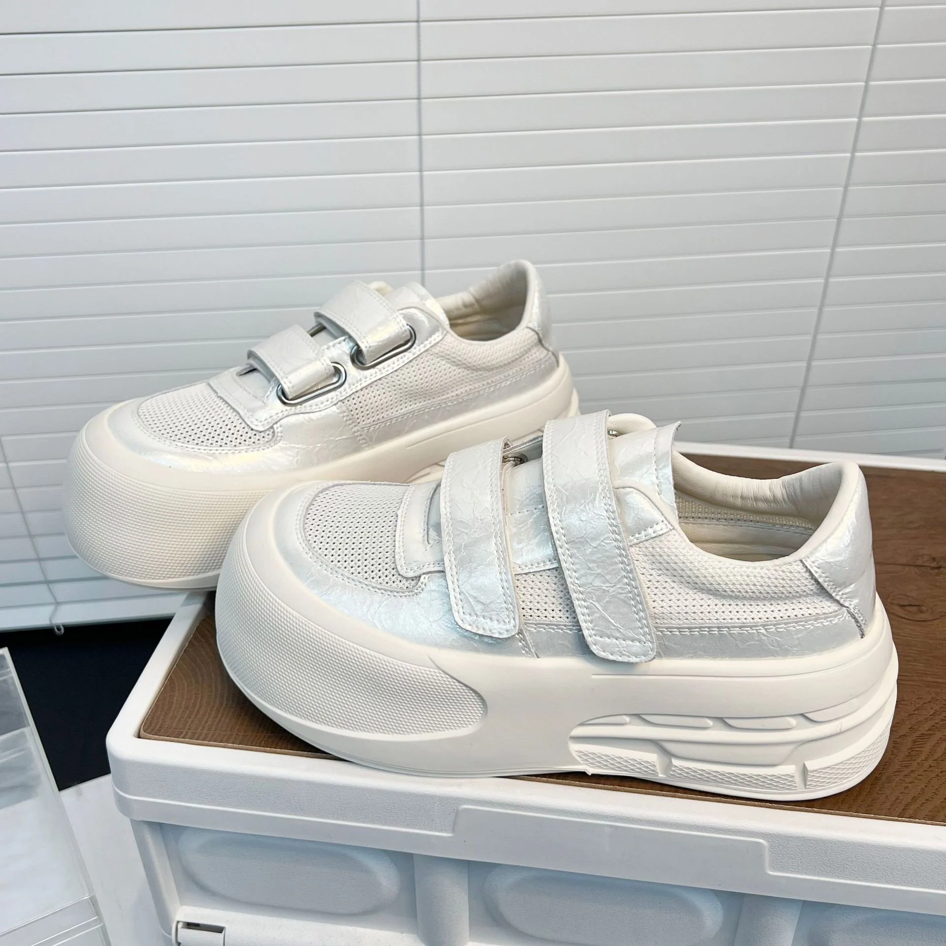 Damen Sportliche Sneakers mit Klettverschluss Heidi Mode - Image 3