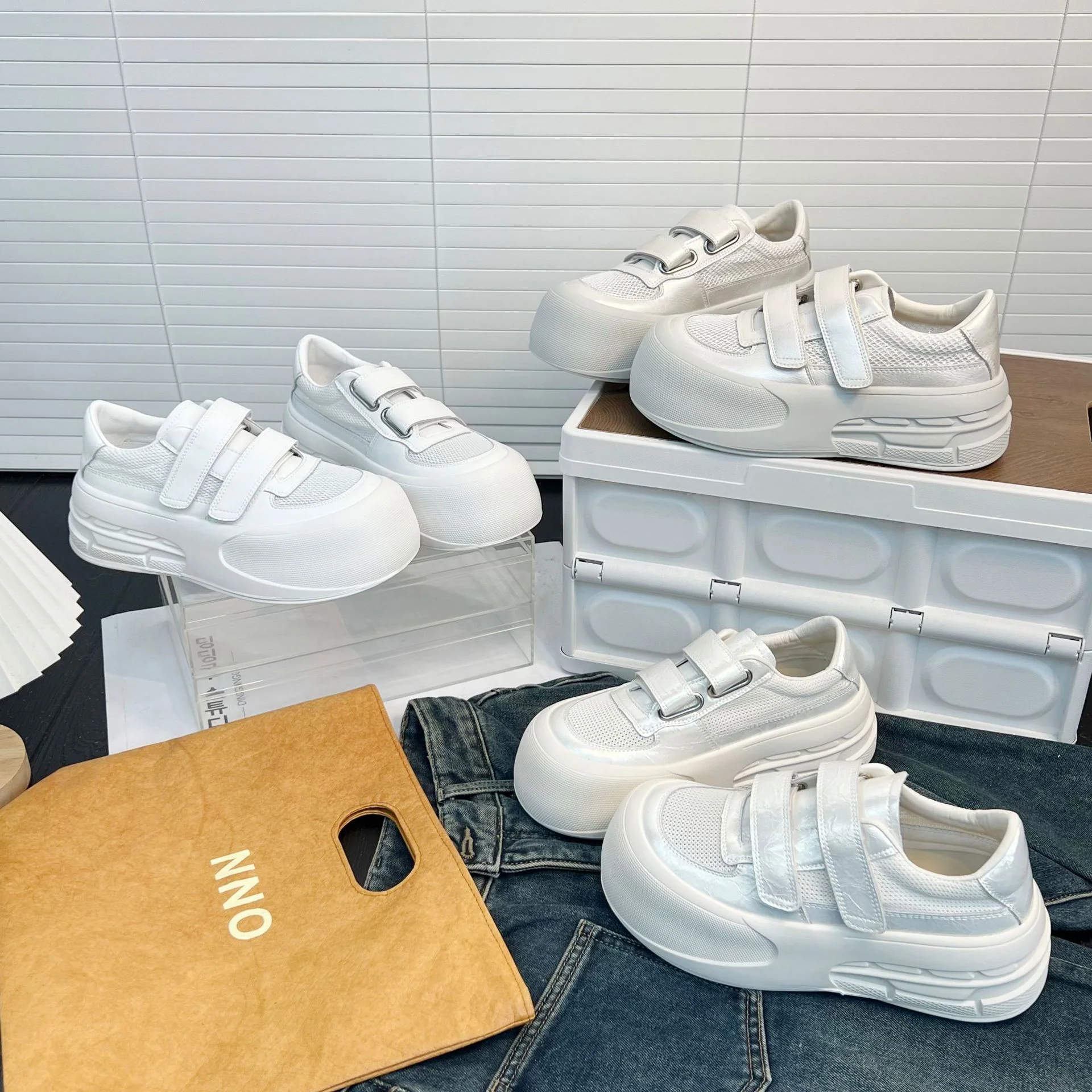 Damen Sportliche Sneakers mit Klettverschluss Heidi Mode - Image 4