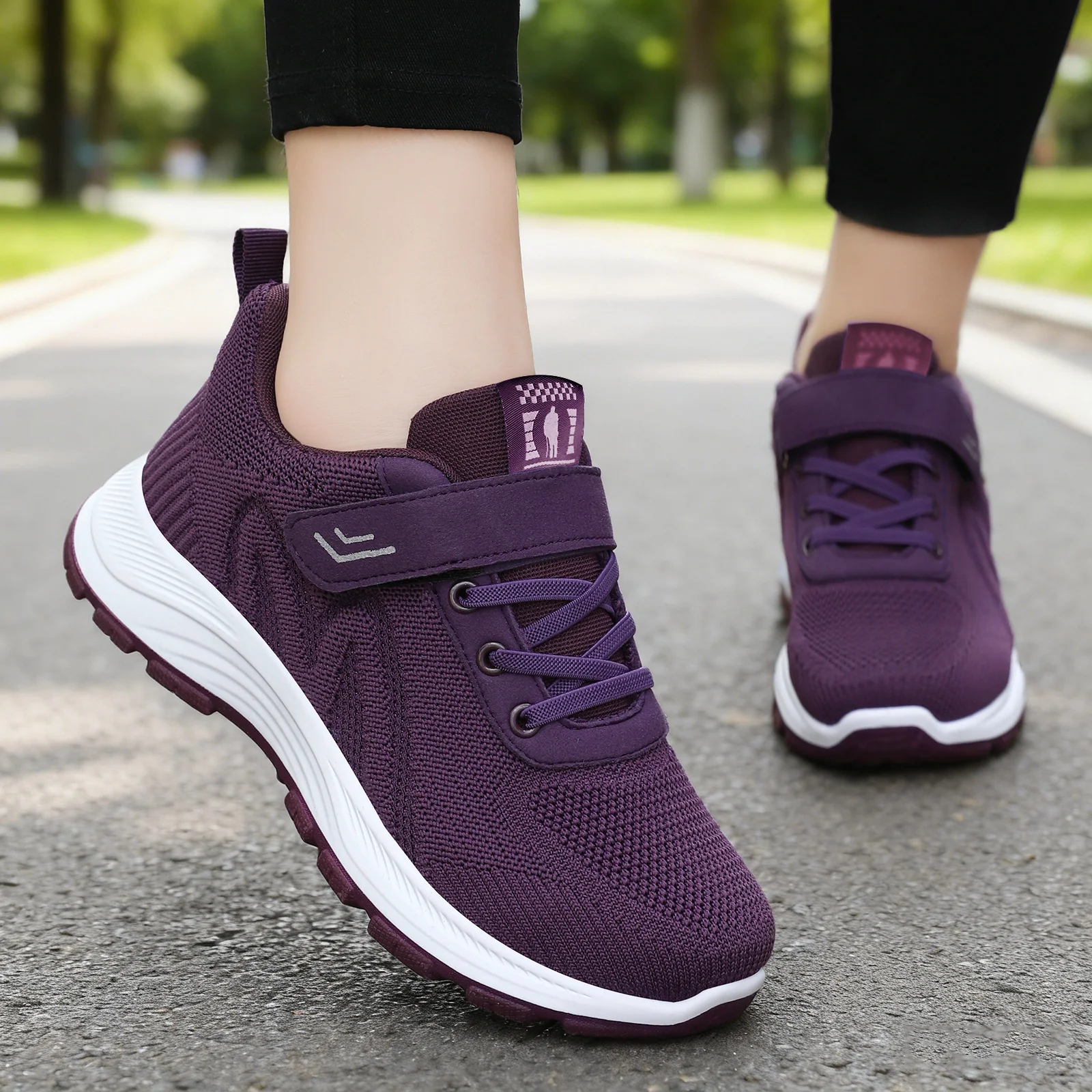 Damen Sportliche Sneakers mit Klettverschluss und atmungsaktivem Mesh-Obermaterial Heidi Mode - Image 2