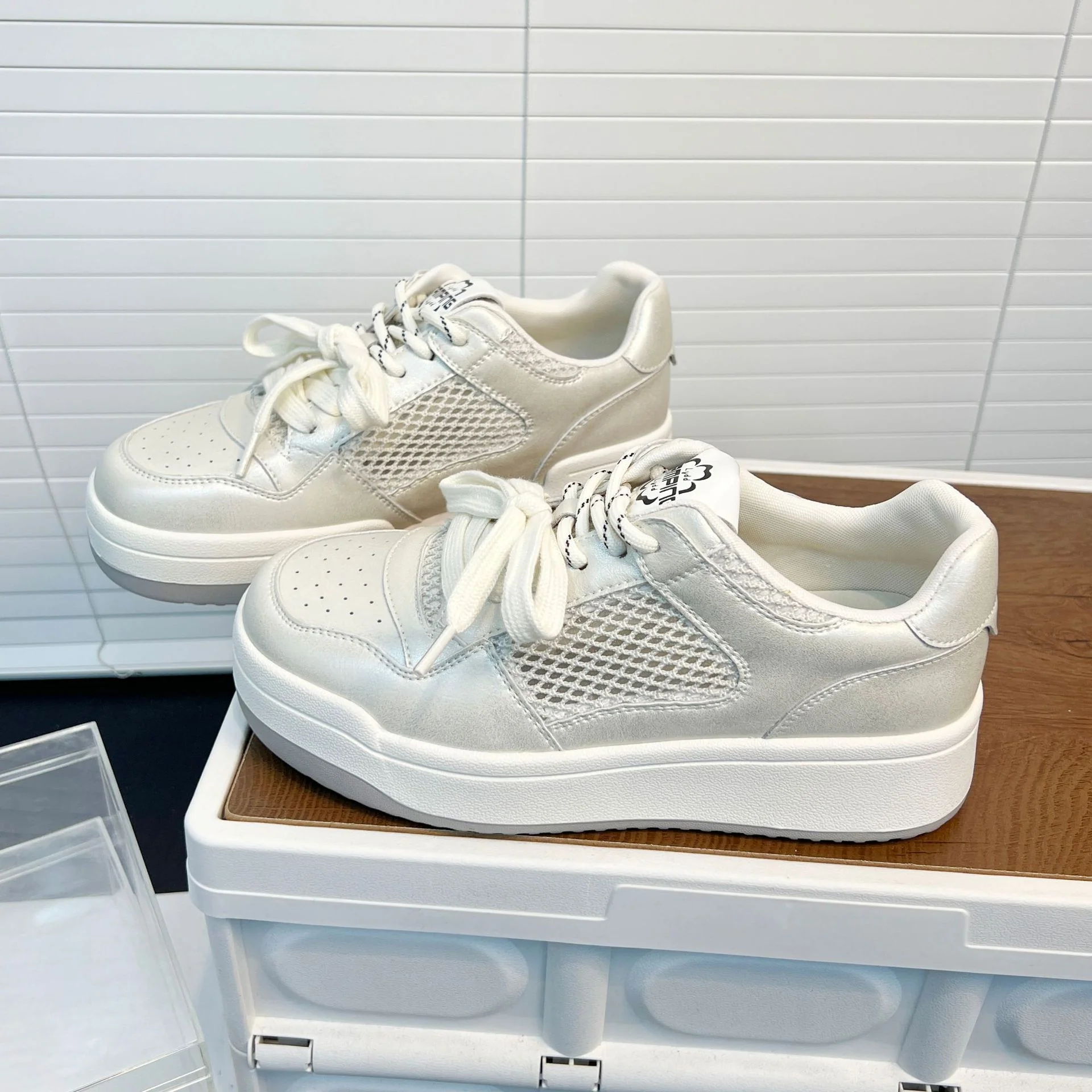 Damen Sportliche Sneakers mit luftiger Netz- und Lederkombination Heidi Mode - Image 2
