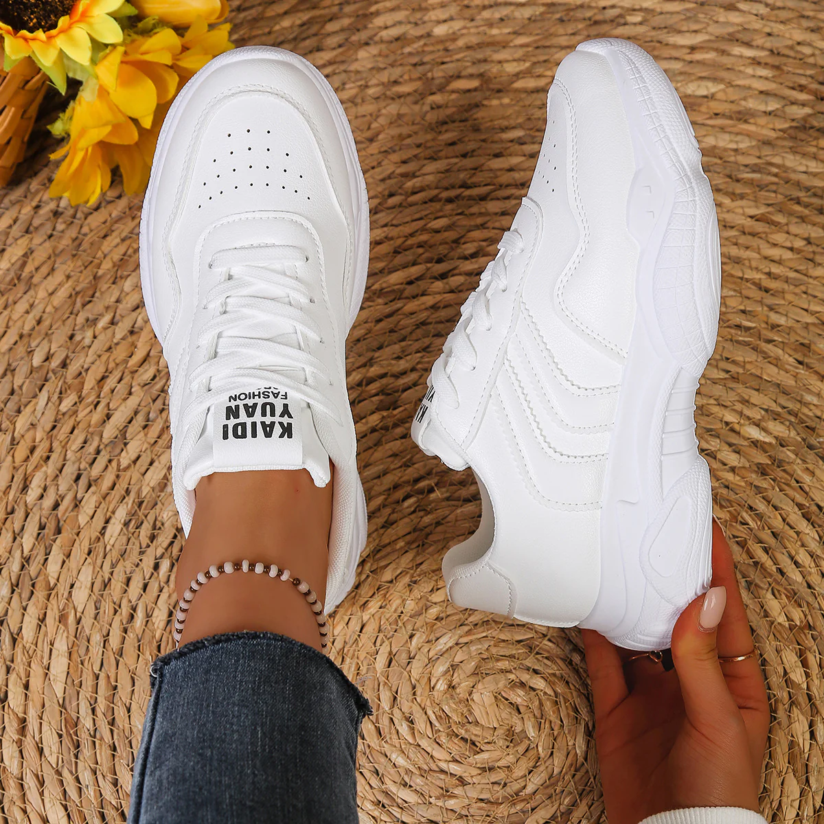 Damen Sportliche Sneakers mit luftiger Oberflächenstruktur und dämpfender Sohle Heidi Mode - Image 2