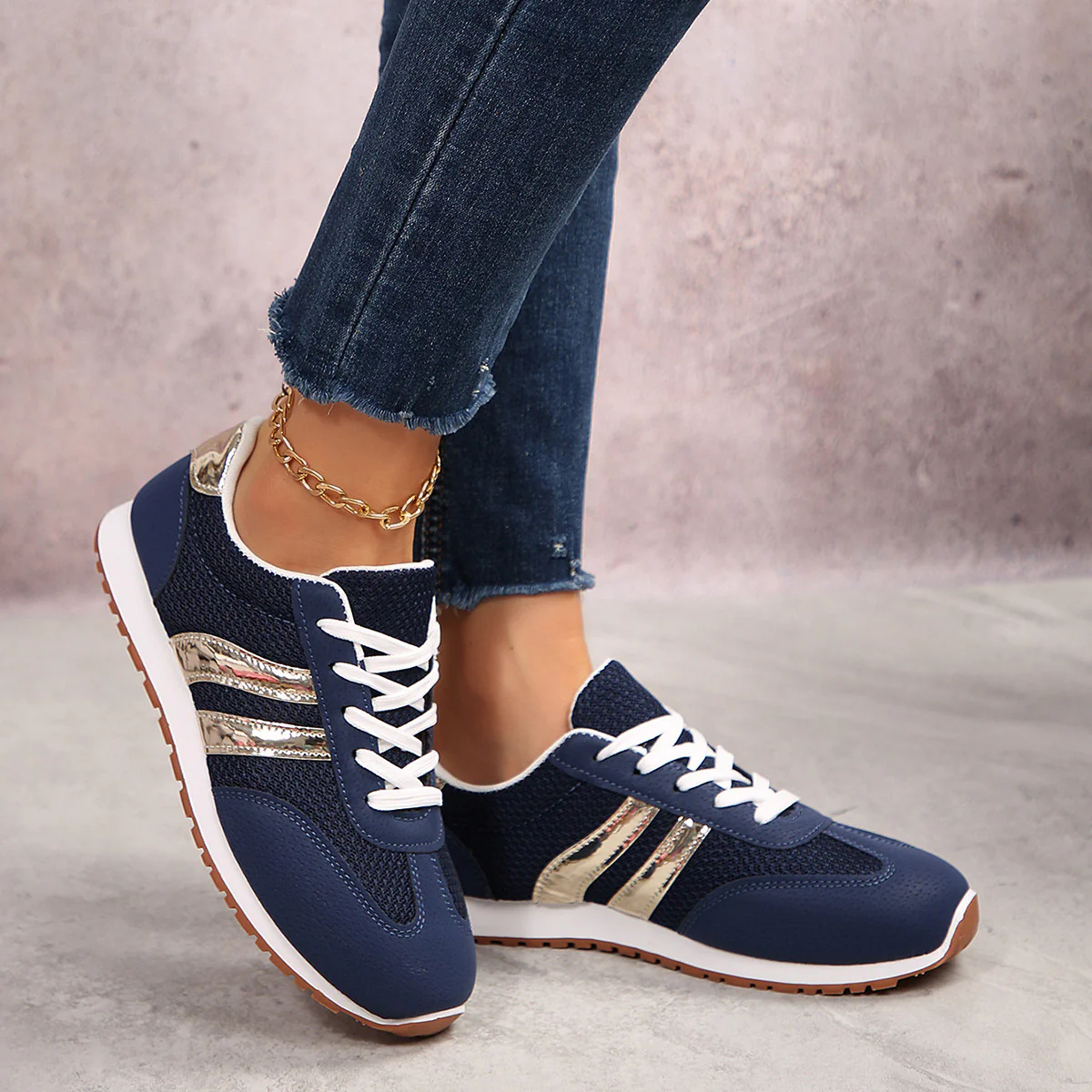 Damen Sportliche Sneakers mit metallischen Akzenten Heidi Mode - Image 2