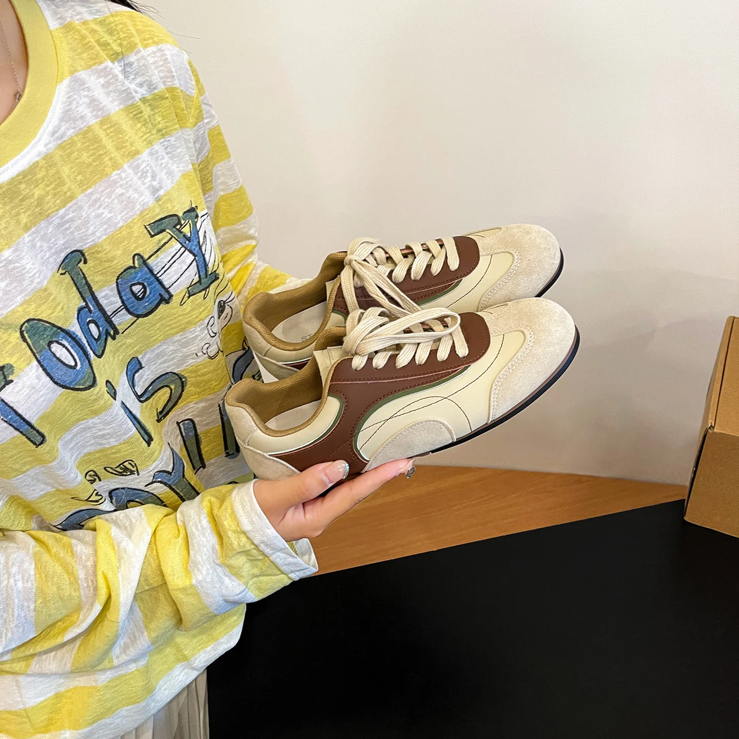 Damen Sportliche Sneakers mit modernem Design und atmungsaktiver Obermaterialstruktur Heidi Mode - Image 4