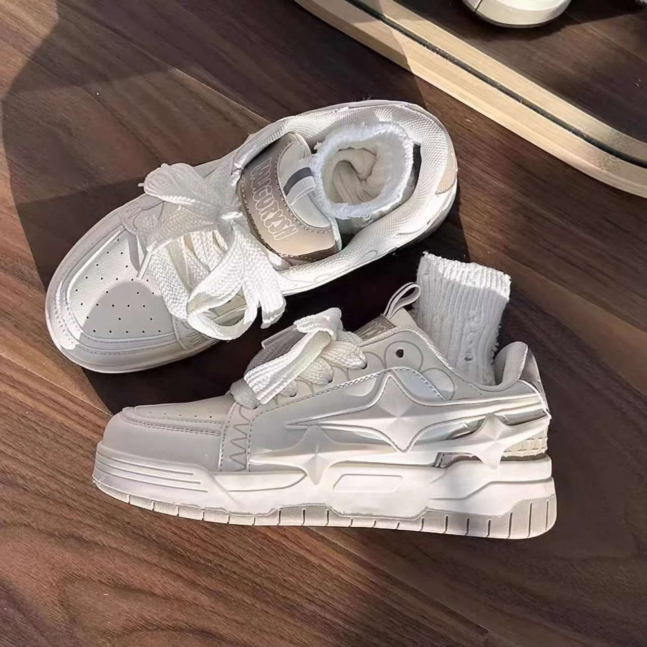 Damen Sportliche Sneakers mit modernem Design und dämpfender Sohle Heidi Mode - Image 3