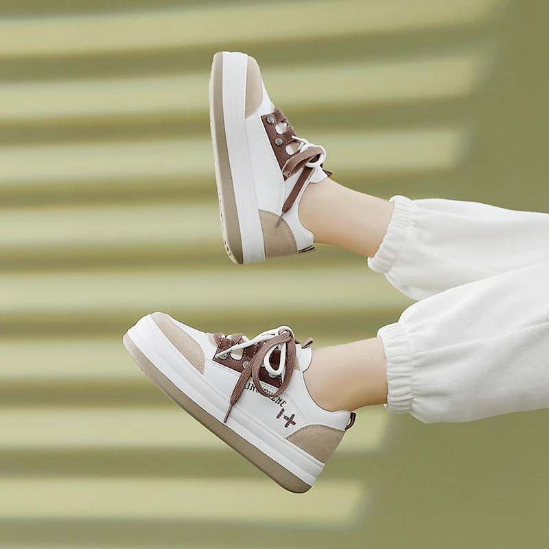 Damen Sportliche Sneakers mit modernem Design und eleganten Akzenten Heidi Mode - Image 3