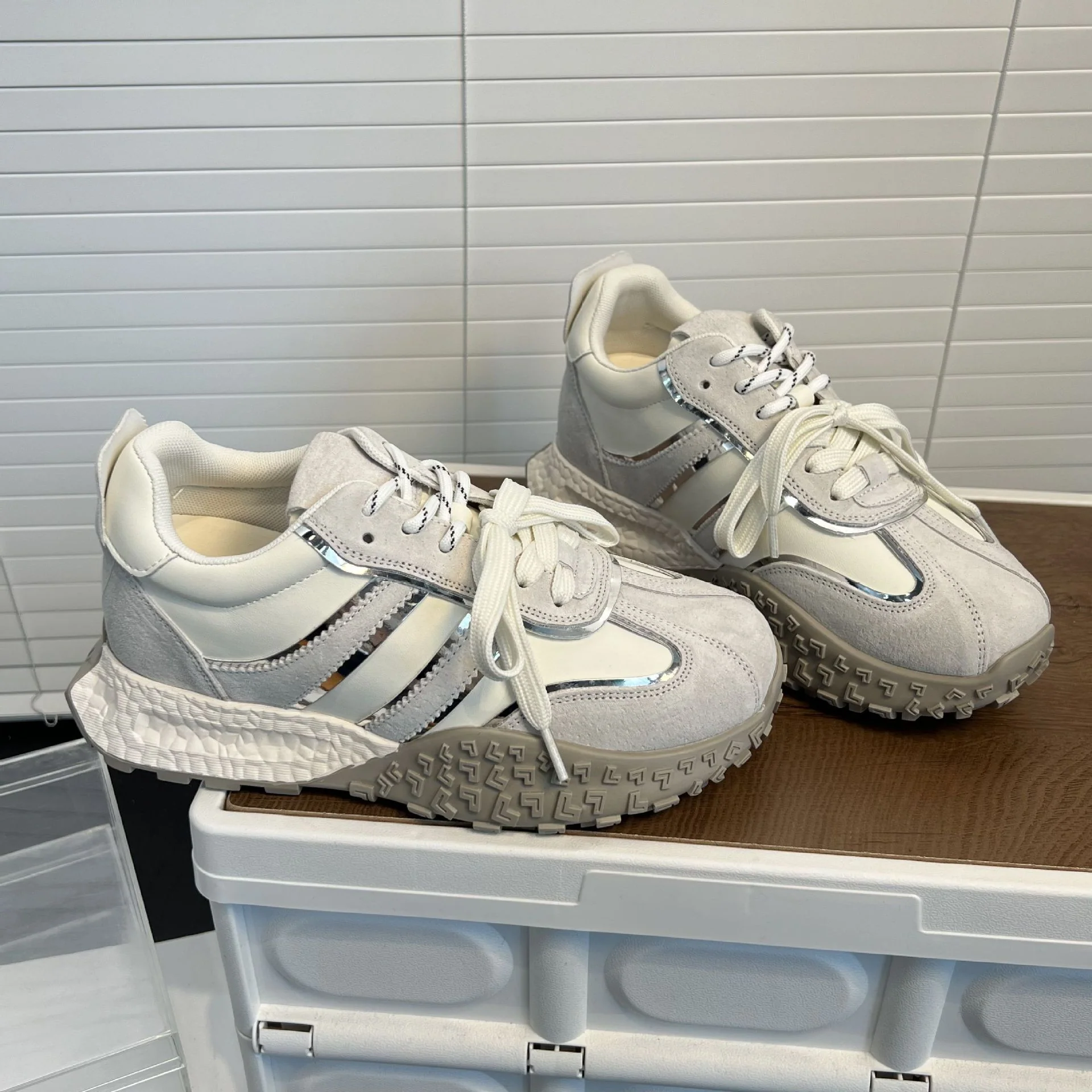 Damen Sportliche Sneakers mit modernem Design und komfortabler Sohle Heidi Mode - Image 4