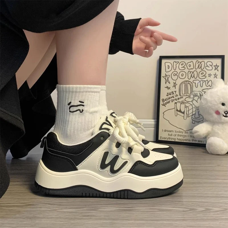 Damen Sportliche Sneakers mit modischem Design und dämpfender Sohle Heidi Mode - Image 2