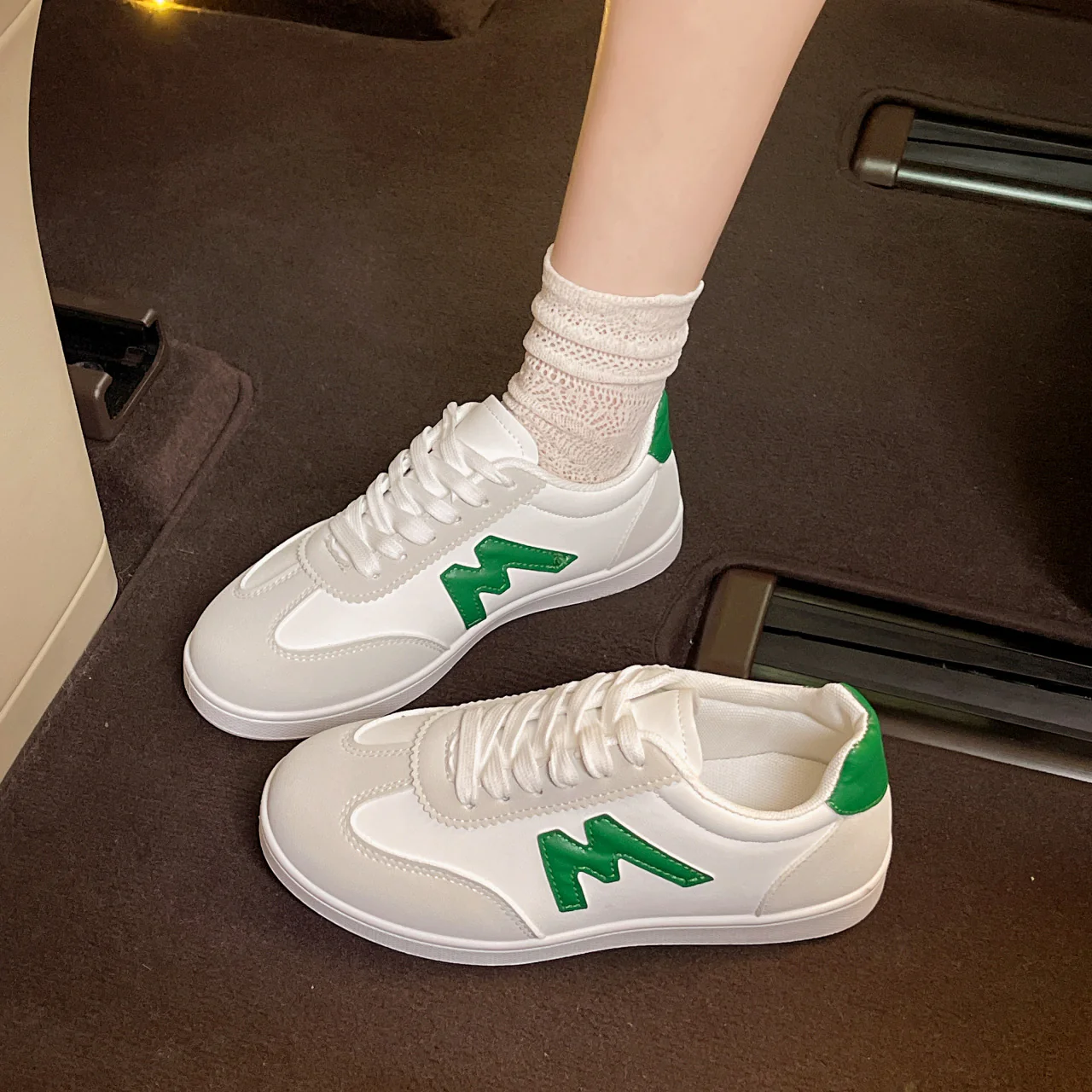 Damen Sportliche Sneakers mit modischem Design und komfortabler Dämpfung Heidi Mode - Image 4