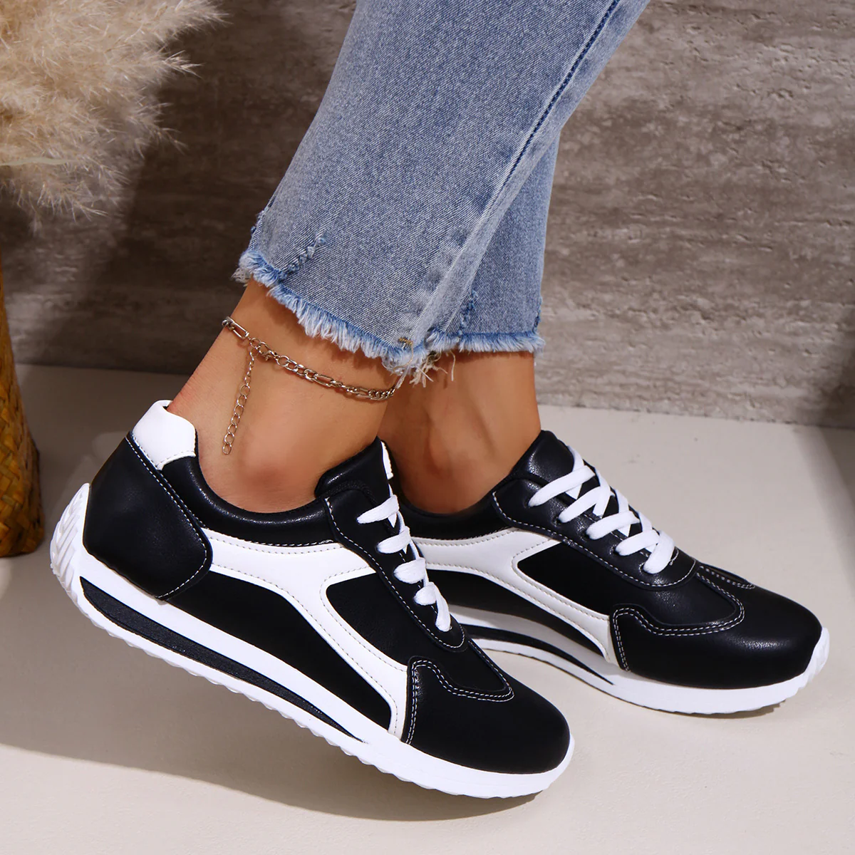 Damen Sportliche Sneakers mit modischem Kontrastdesign Heidi Mode - Image 3