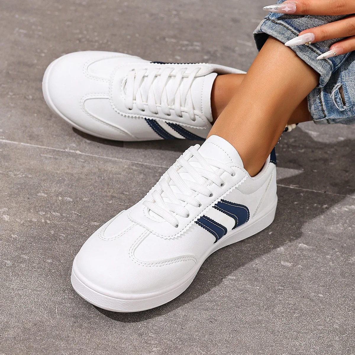 Damen Sportliche Sneakers mit modischen Designelementen Heidi Mode - Image 3