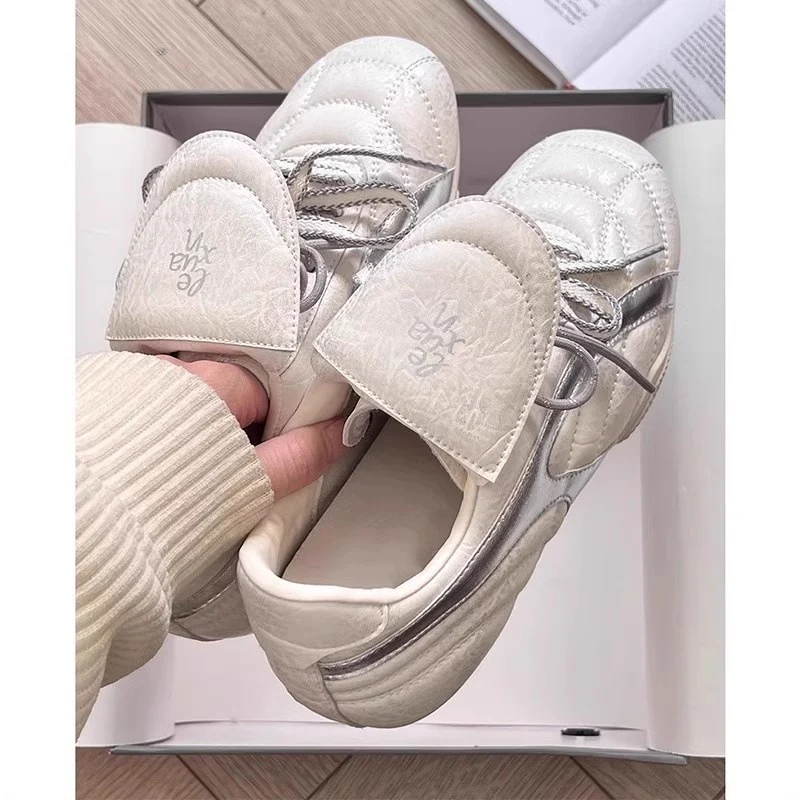 Damen Sportliche Sneakers mit modischen Details und atmungsaktiver Sohle Heidi Mode - Image 3