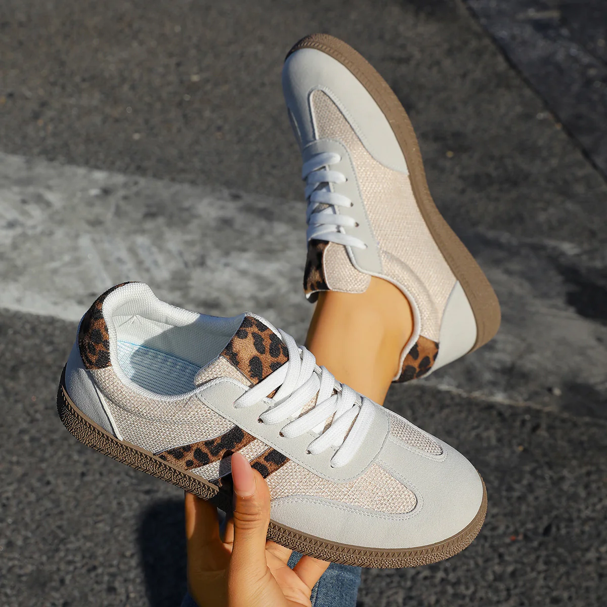 Damen Sportliche Sneakers mit modischen Leopardenakzenten und flexibler Laufsohle Heidi Mode - Image 4