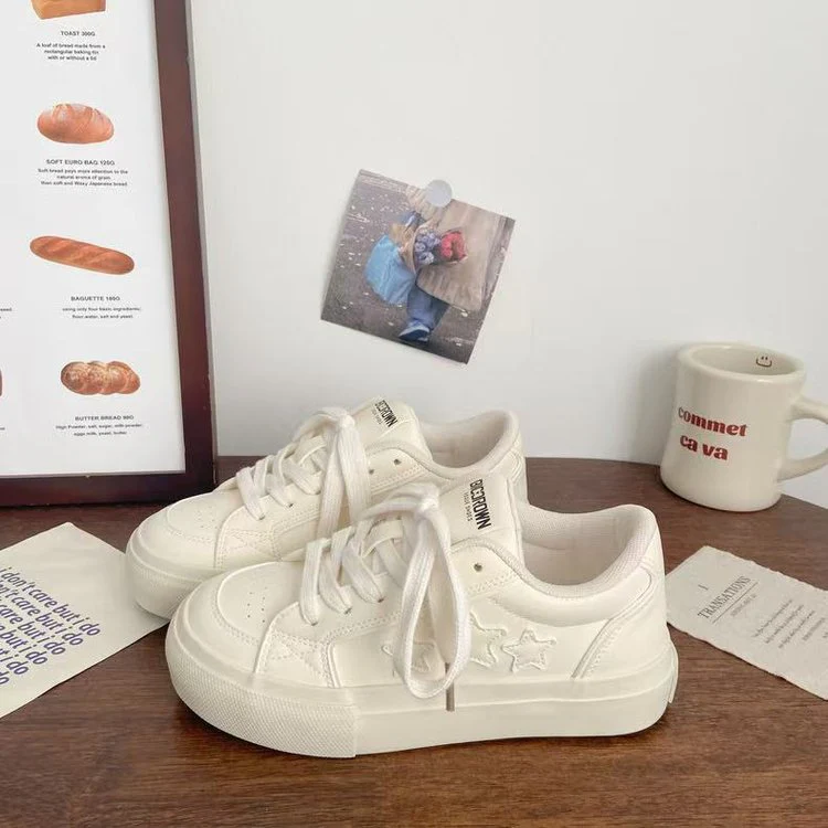 Damen Sportliche Sneakers mit modischen Sternenapplikationen Heidi Mode - Image 2