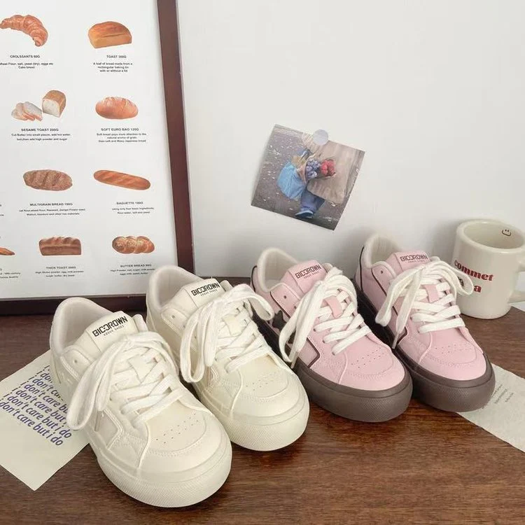 Damen Sportliche Sneakers mit modischen Sternenapplikationen Heidi Mode - Image 5