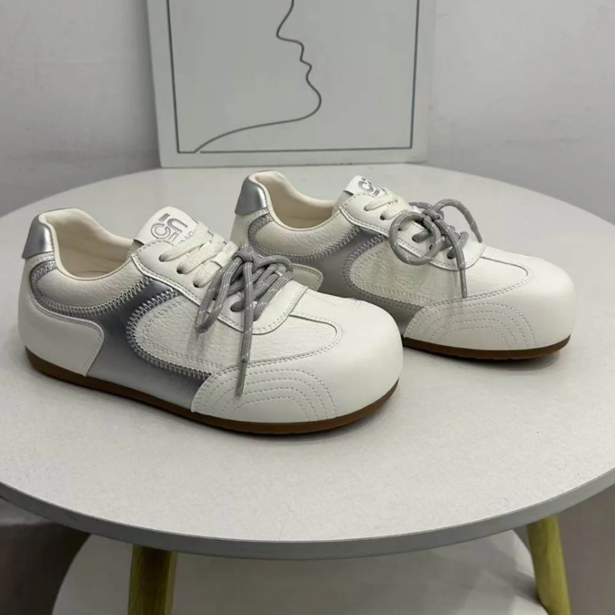 Damen Sportliche Sneakers mit modischer Lederverarbeitung und rutschfester Sohle Heidi Mode - Image 4
