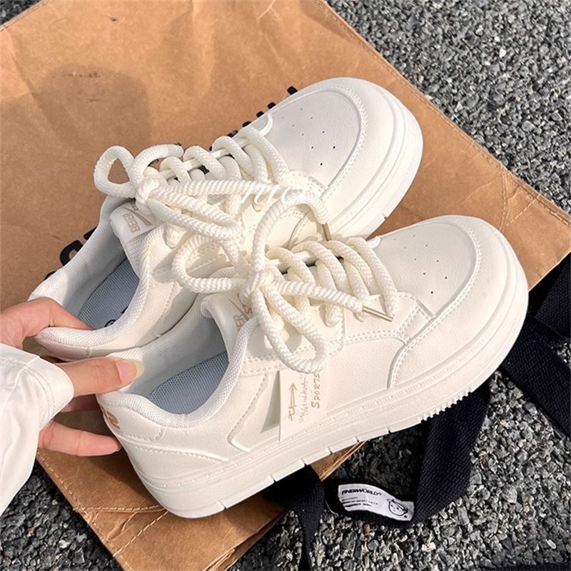 Damen Sportliche Sneakers mit polsternder Sohle und klassischem Design Heidi Mode - Image 3