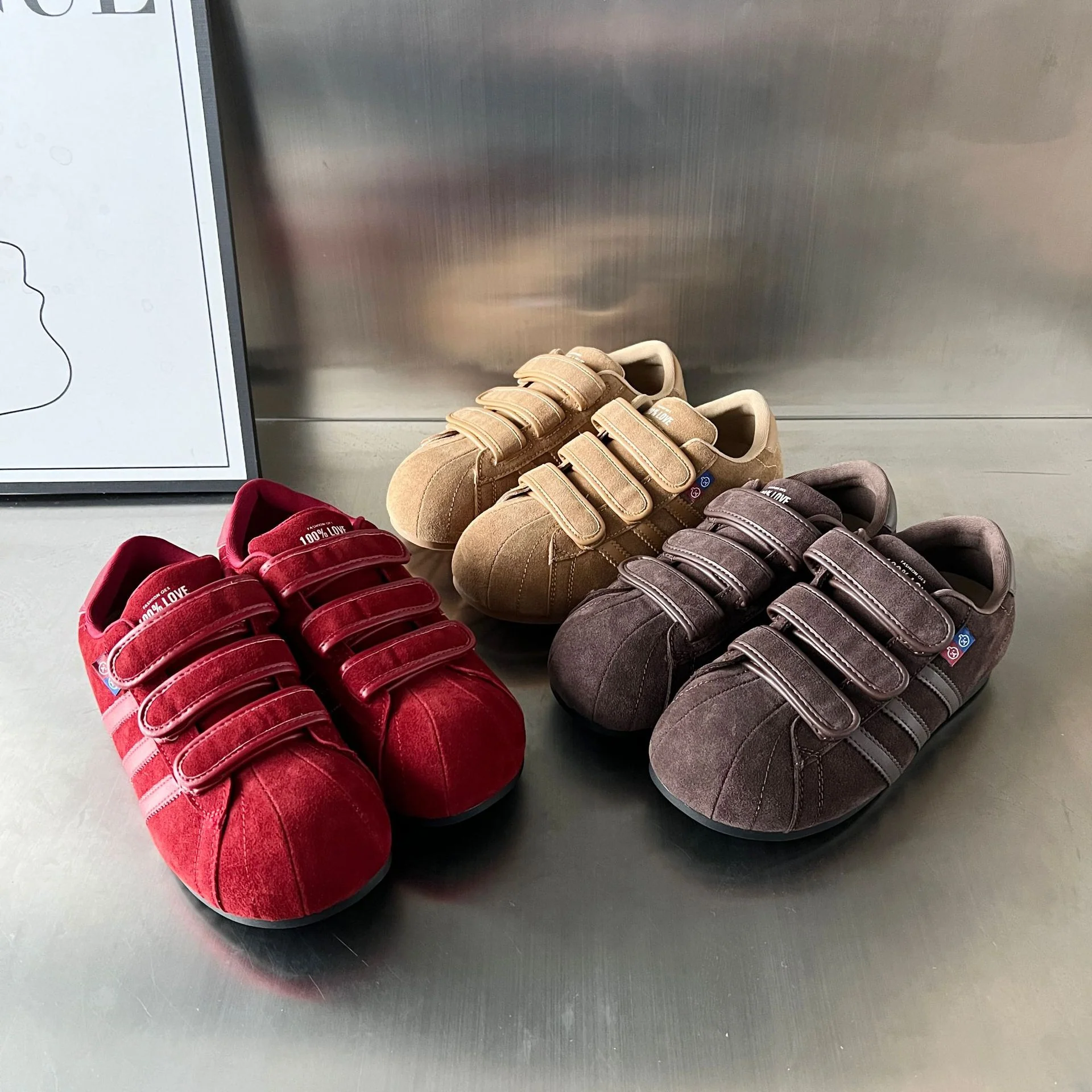 Damen Sportliche Sneakers mit praktischem Klettverschluss aus hochwertigem Wildleder Heidi Mode - Image 4