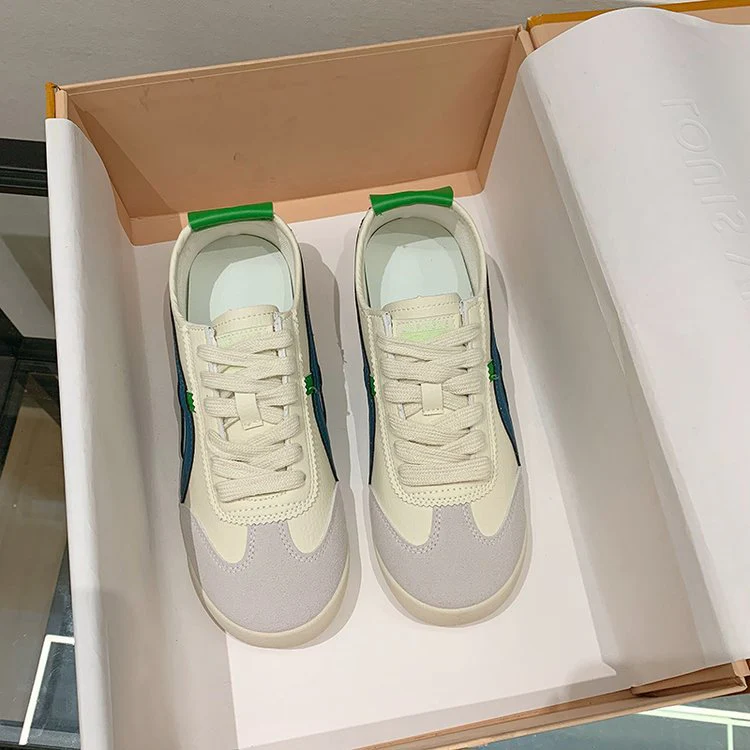 Damen Sportliche Sneakers mit reflektierendem Obermaterial und atmungsaktiver Sohle Heidi Mode - Image 3