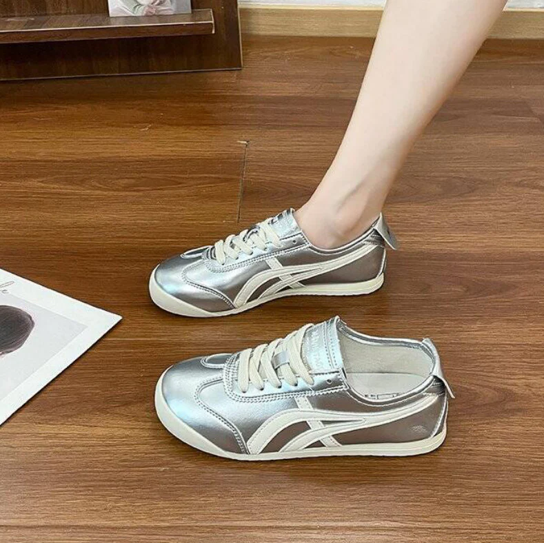 Damen Sportliche Sneakers mit reflektierendem Obermaterial und atmungsaktiver Sohle Heidi Mode - Image 9