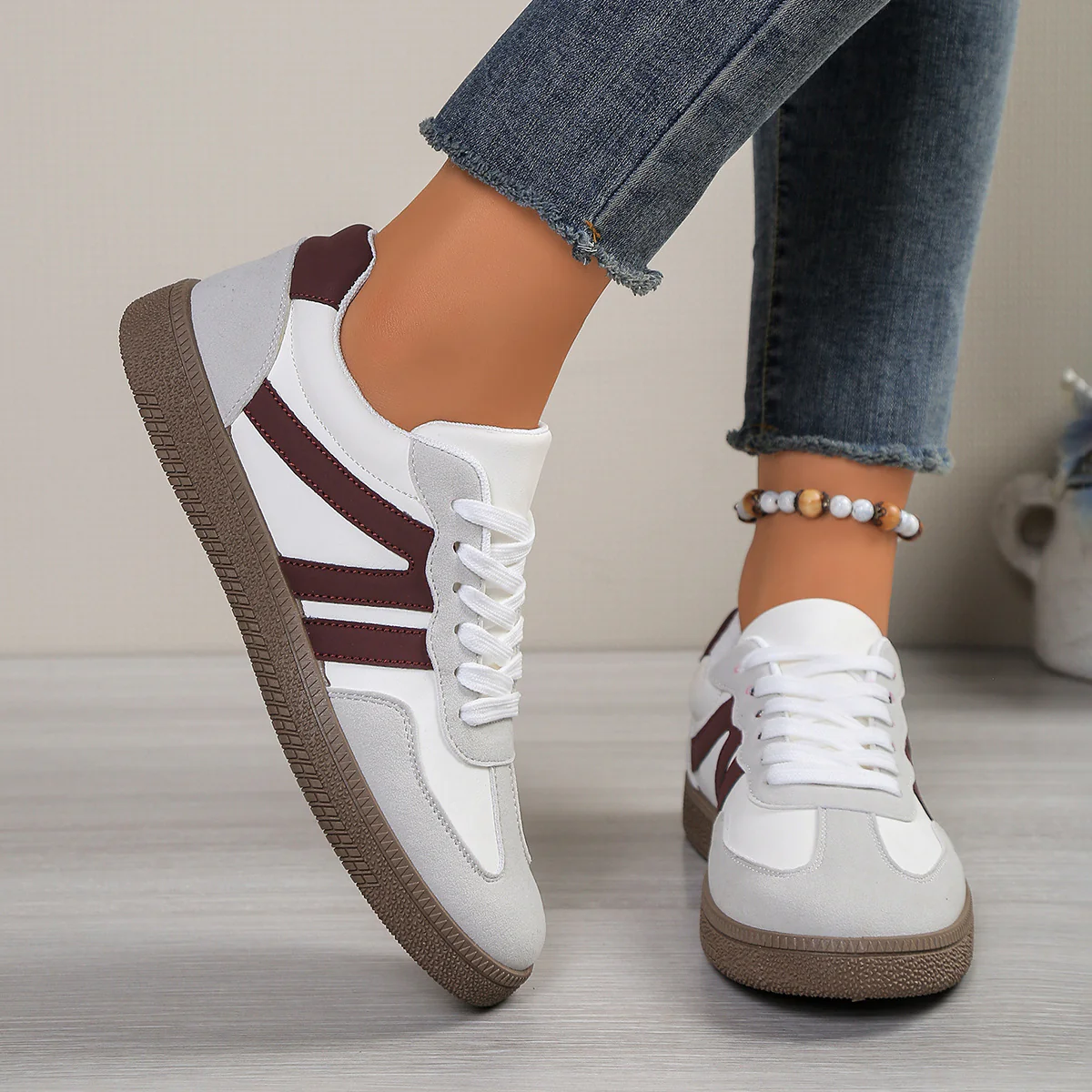 Damen Sportliche Sneakers mit retro-inspiriertem Design und bequemer Sohle Heidi Mode - Image 2