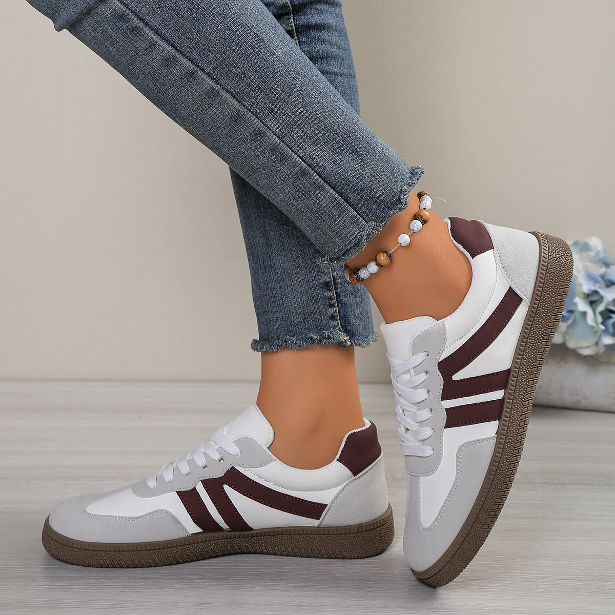 Damen Sportliche Sneakers mit retro-inspiriertem Design und bequemer Sohle Heidi Mode - Image 3
