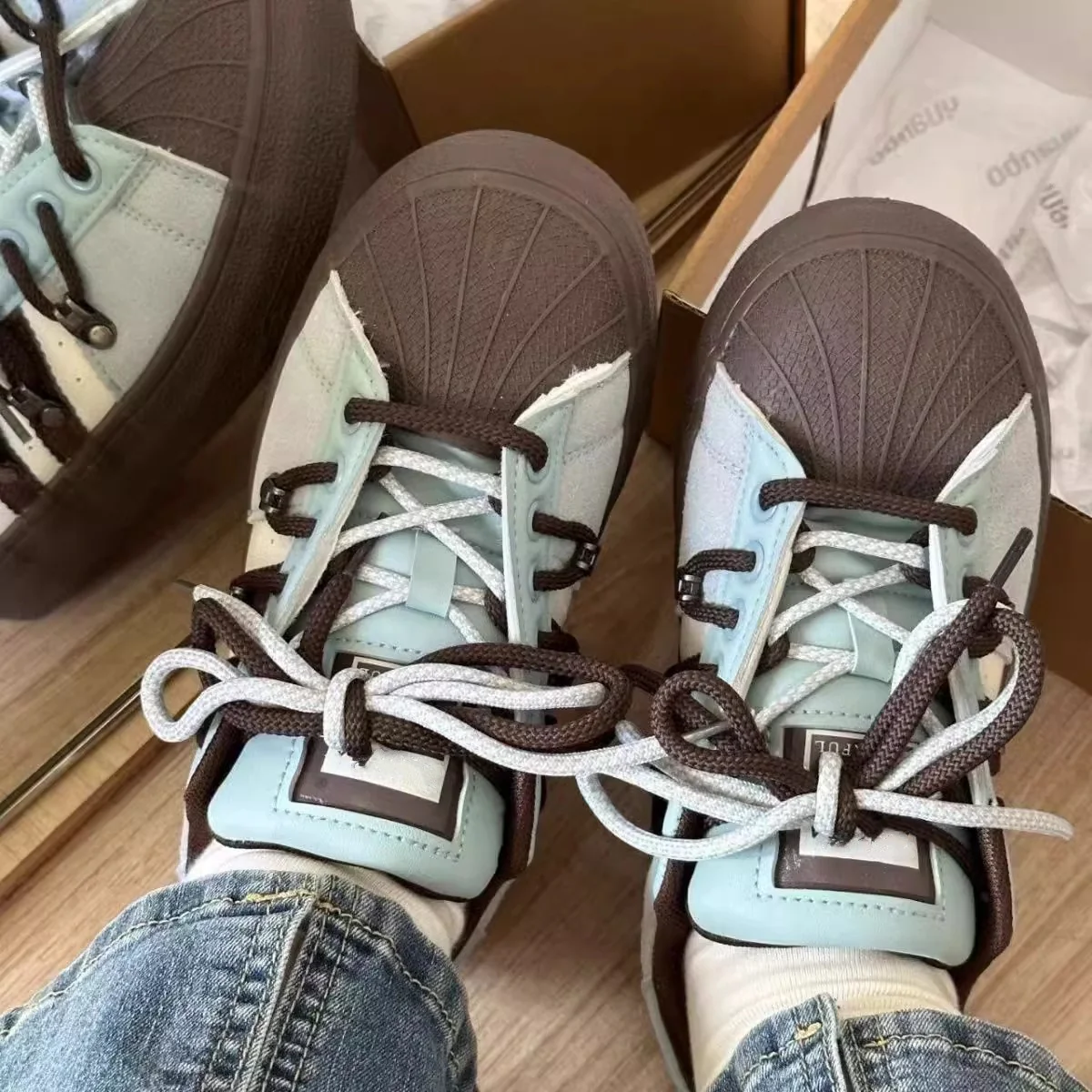 Damen Sportliche Sneakers mit robustem Gummiprofil und atmungsaktiver Oberflächenstruktur Heidi Mode - Image 4