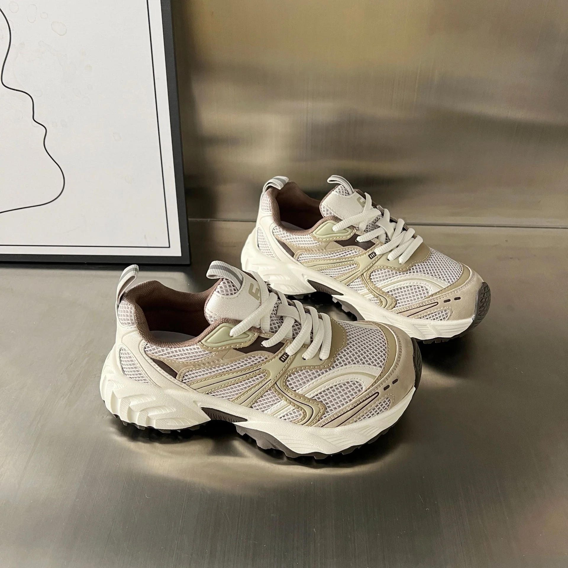 Damen Sportliche Sneakers mit robustem Profil und atmungsaktivem Obermaterial Heidi Mode - Image 4